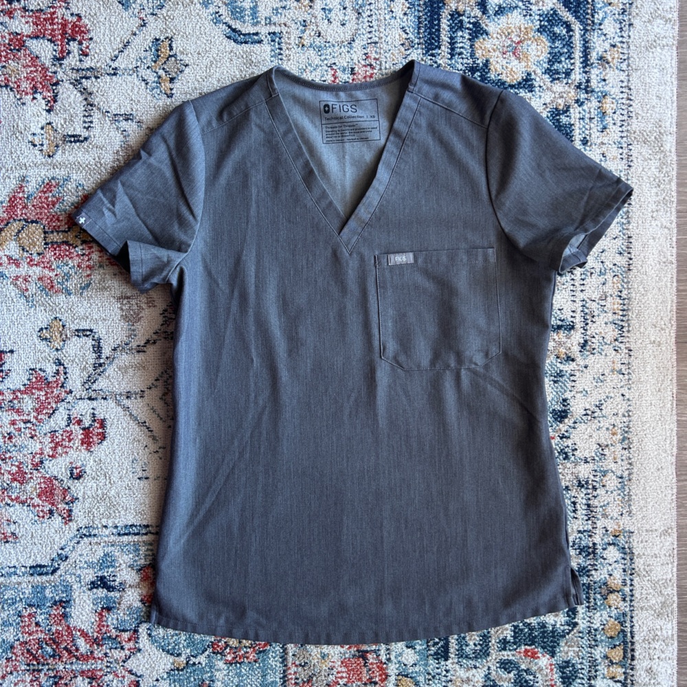 Figs scrub top